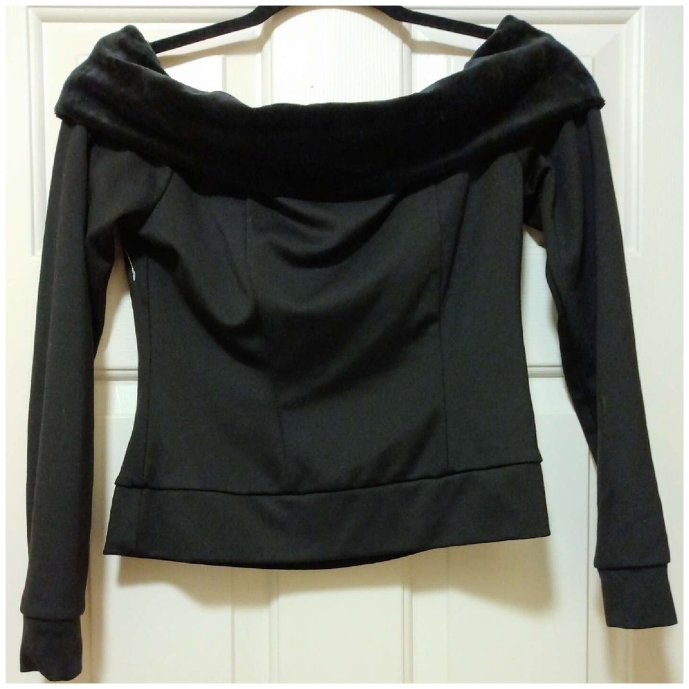 NWOT Juicy Couture Lounge Wear Long Sleeve, Off-the-Shoulder Top - Picture 4 of 16